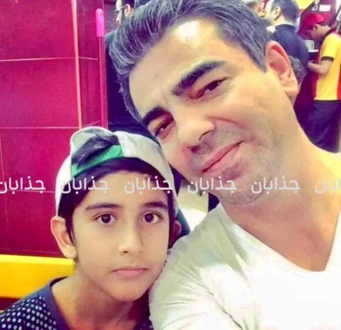 بهزاد خلج در کنار پسرش بهزاد خلج و پسرانش