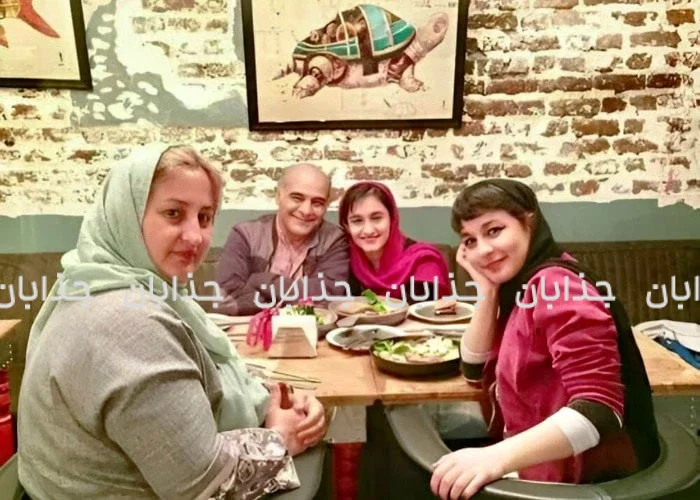 سیاوش چراغی پور در کنار همسر و فرزندانش سیاوش چراغی پور و همسرش و فرزندش